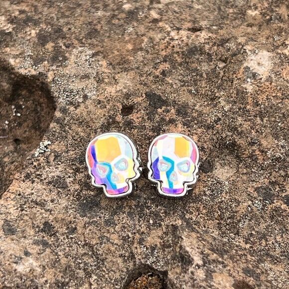 Skull post earrings made with aurora borealis Swarovski crystal - Picture 5 of 5